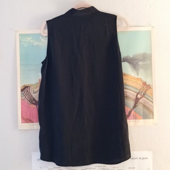 Equipment Femme 100% Silk Black Button Up Sleeveless Blouse Size Small - Picture 3 of 4